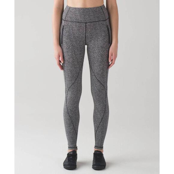 Lululemon Run It Out Luxtreme Leggings Ripple Jacquard Black White Size 4 - Picture 3 of 12